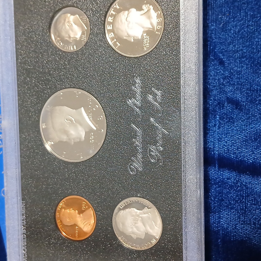 1983 United States Proof Sets - Picture 2 of 5